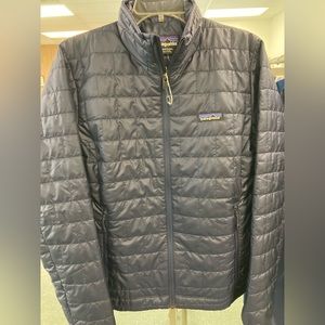 Patagonia Men’s Nano Puff Jacket. XS navy blue